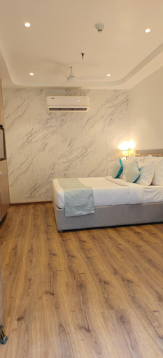 Others 3, Hotel XYZ, Delhi