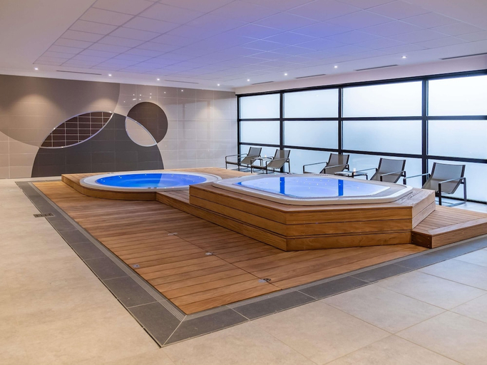 Bathroom 4, Novotel Saint Quentin en Yvelines, Yvelines