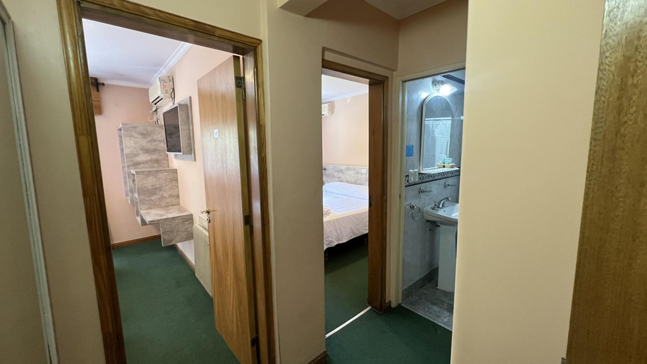 5, Luar Hotel, Santa María