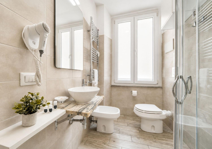 Bathroom 4, Inside Roma Rooms, Rome