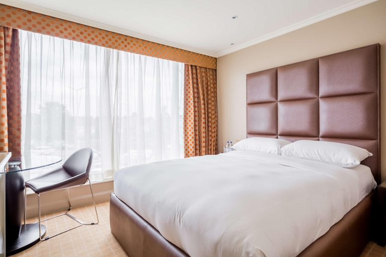 Bedroom 3, Radisson Blu Hotel, London Heathrow, London