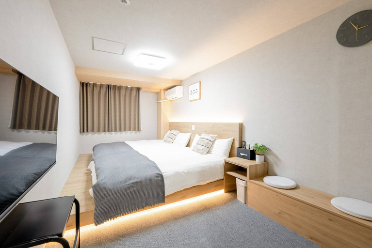 Room 5, b&Kuromon 4, Osaka