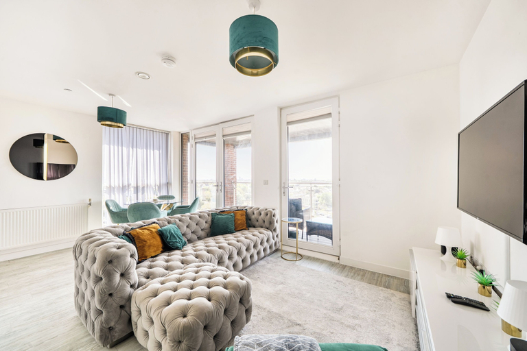 Living area 5, Top Floor Penthouse Near Stadium - Free Parking, London