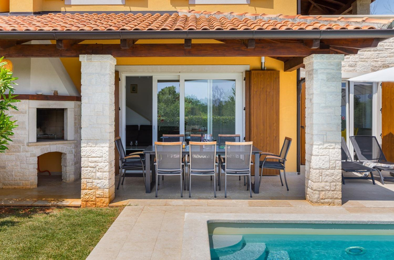 Exterior view 3, Villa Katharina, Poreč