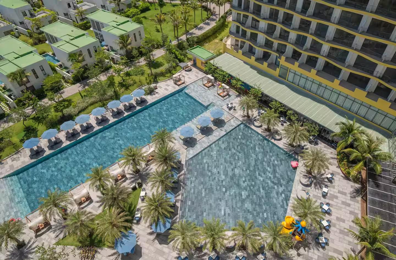 Swimming pool, Hoi An Beachfront 5 star Resort & Apartment, Da Nang