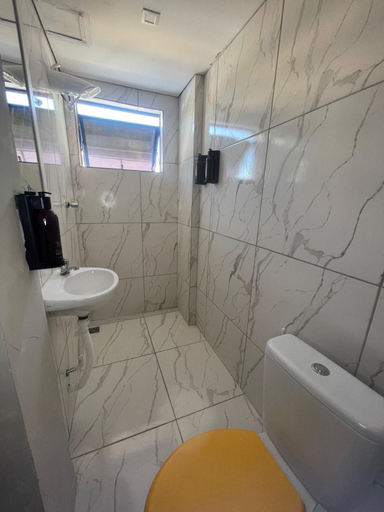 Bathroom 4, Utopia Hostel, Aparecida
