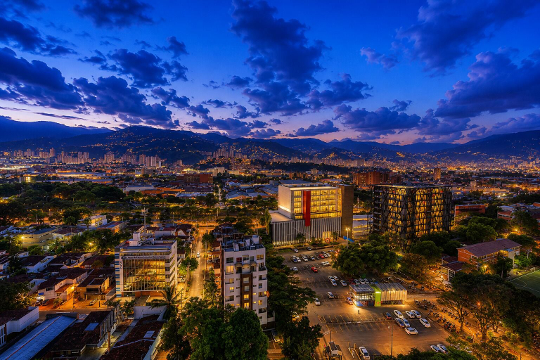 Exterior & Views 2, Apartment Go Living & Suites by HOUSY HOST, Medellín