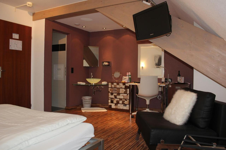 Bedroom 2, Murtenhof & Krone, Lac