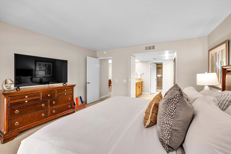 Room 4, Welcome to Mesquite Breeze, Your Relaxing Palm Springs Getaway, Riverside