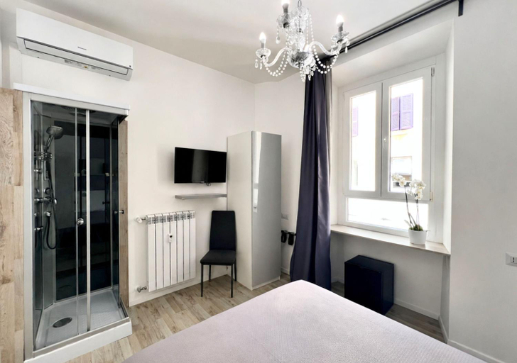 Bedroom 3, Inside Roma Rooms, Rome