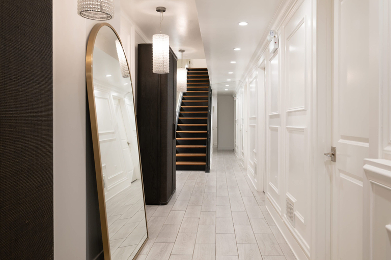 Room 5, Luxury Gold Coast Duplex -8 Bedrooms 3 Bath, Cook
