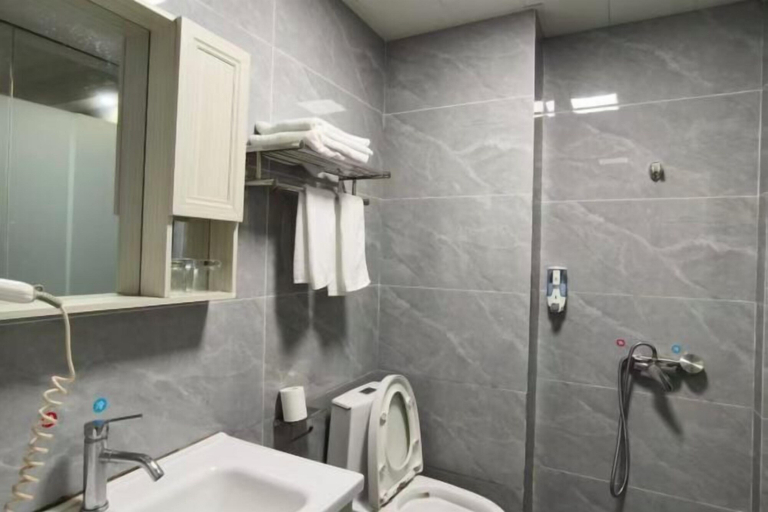 Bathroom 3, Hua Yang Hotel, Taizhou