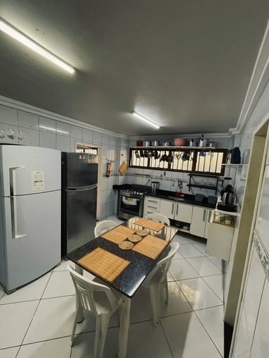 In-room dining, Refugio Raizes Hostel, Salvador