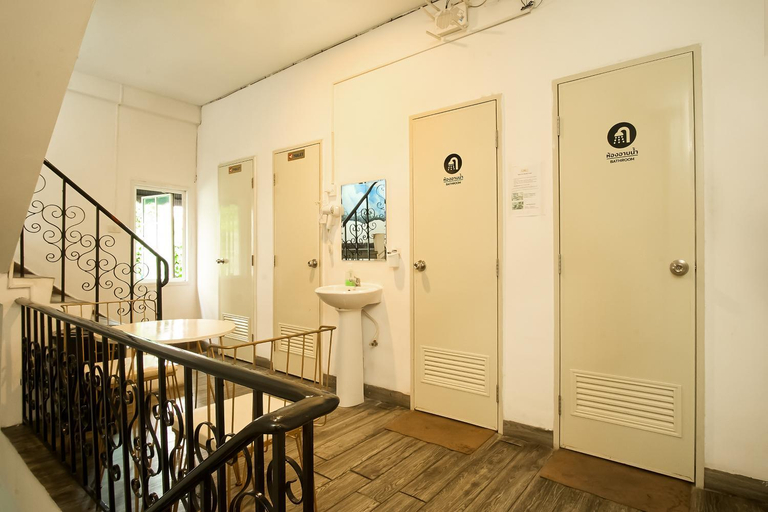 Bathroom 4, comfy crib hostel, Wattana