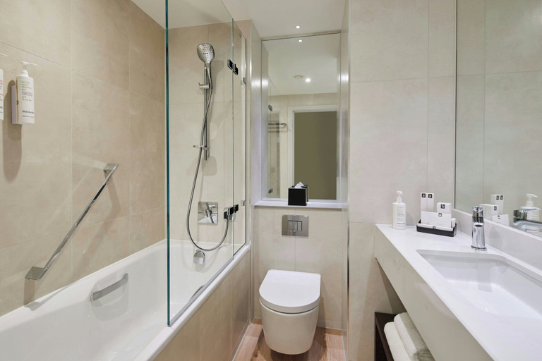 Bathroom 4, London Marriott Hotel Marble Arch, London