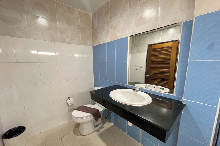 Bathroom 5, Fairtex Residence, Pattaya