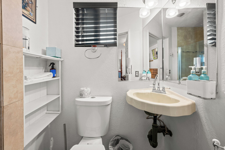 Bathroom 3, Alpine Chalet, San Bernardino