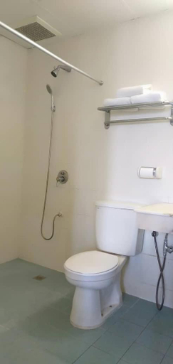 Bathroom 3, Rainbow Garden Hotel, Cameron Highlands
