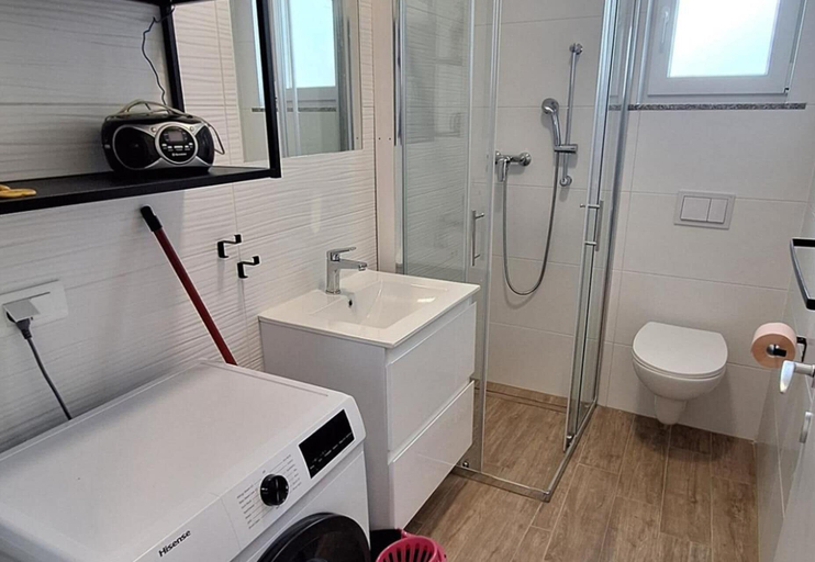 Bathroom 4, 3 Bed Sleeps 6 -private Pool -casa Istriana Romano, Marčana