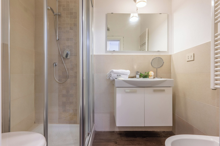 Bathroom 3, Palazzo Vecchio View by MMega, Florence