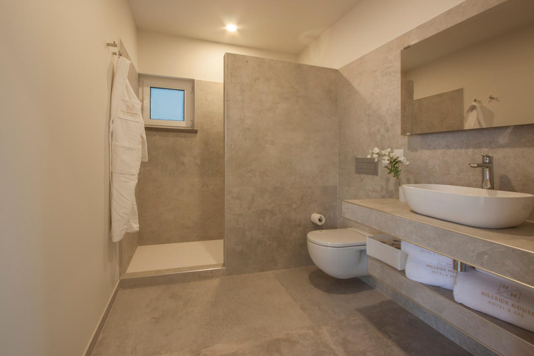Bathroom 3, Hillside House Residence, Caldas da Rainha