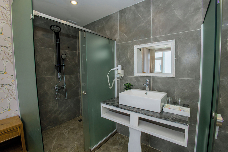 Bathroom 5, Terravia Hotel, Sa Pa