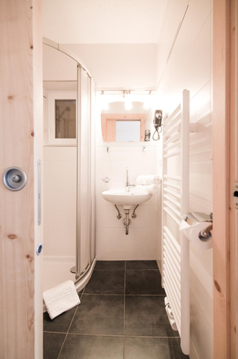 Shower 3, Rasoller Hof, Bolzano