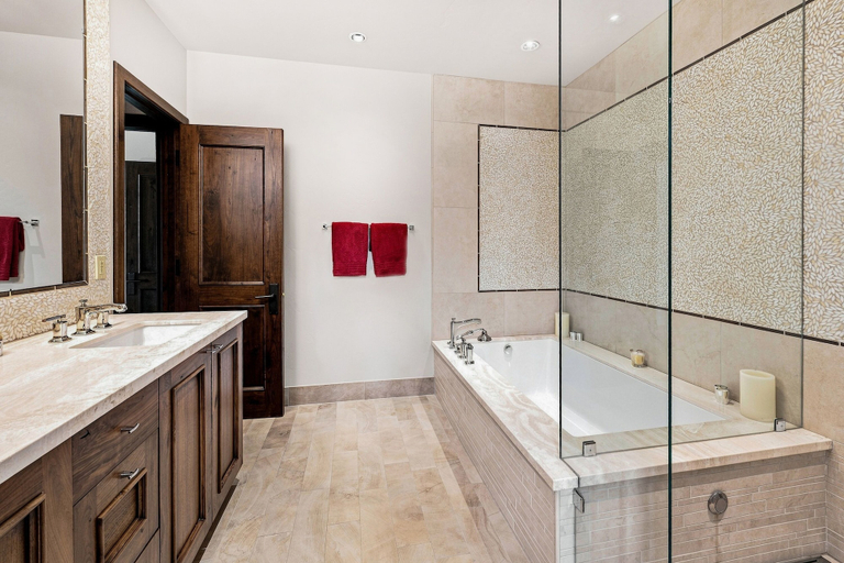 Bathroom 4, For486 5 Bedroom Home, Eagle