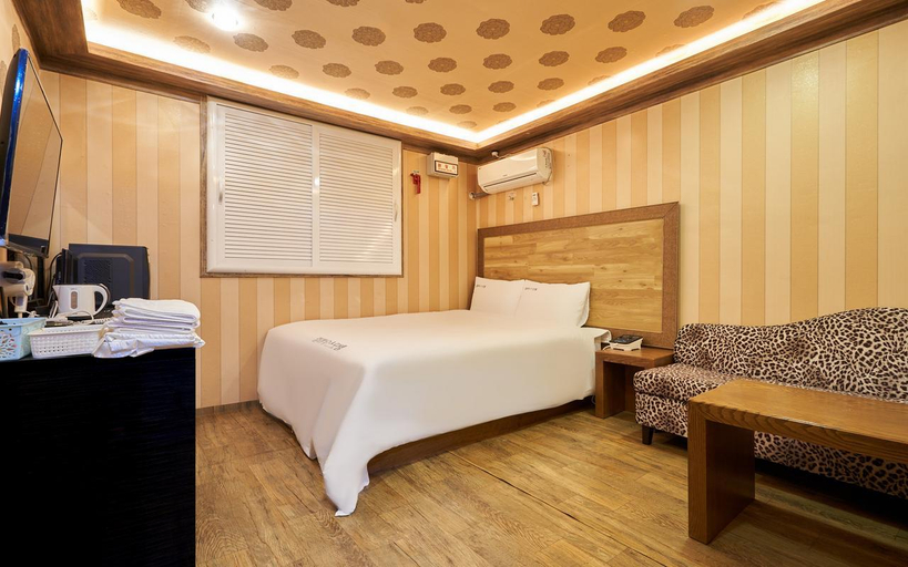 Bedroom 2, Daebudo Hill House, Hwaseong