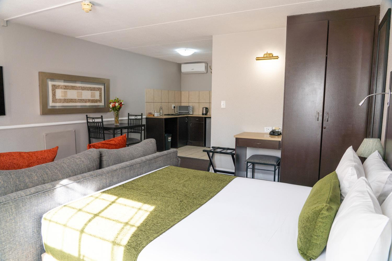 Bedroom 3, Mercure Hotel Bedfordview, Ekurhuleni