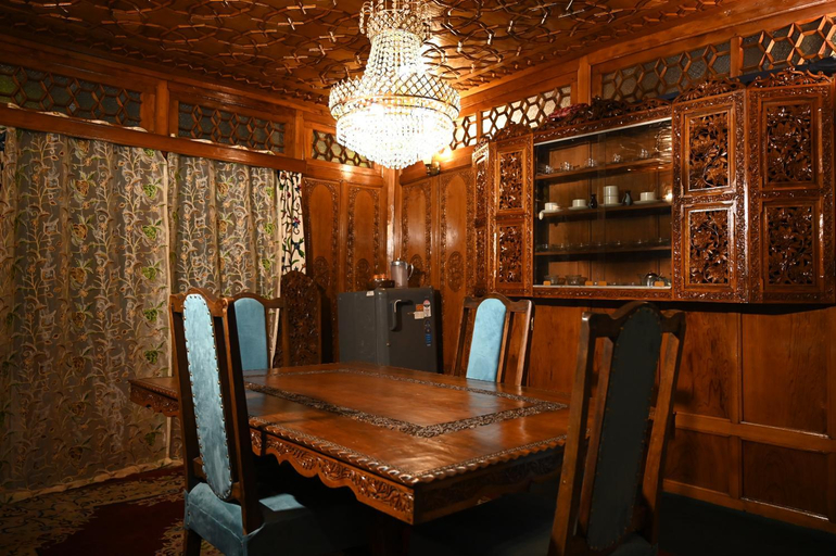 3, Mughal suit, Srinagar