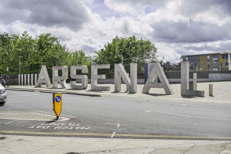 Property grounds, Two Bedrooms Arsenal & Highbury, London