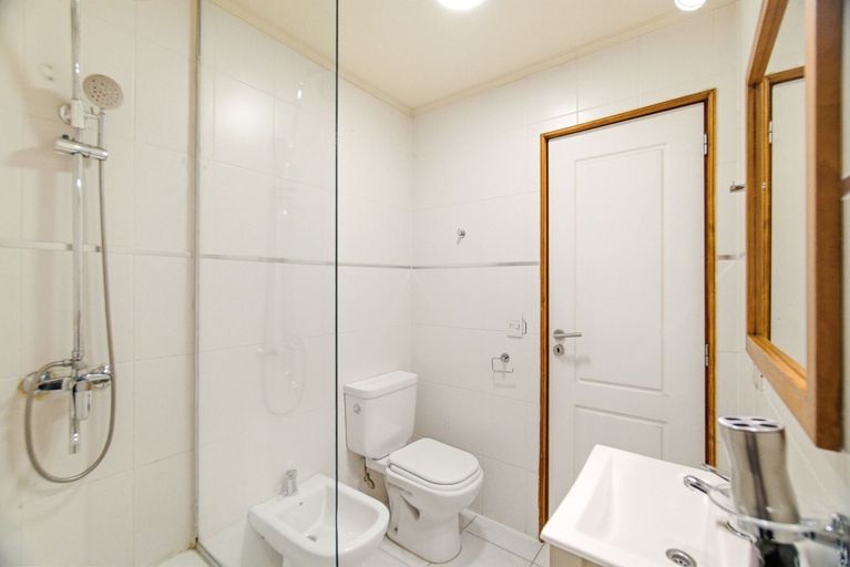 Bathroom 3, Los AMANCAYS, Los Lagos