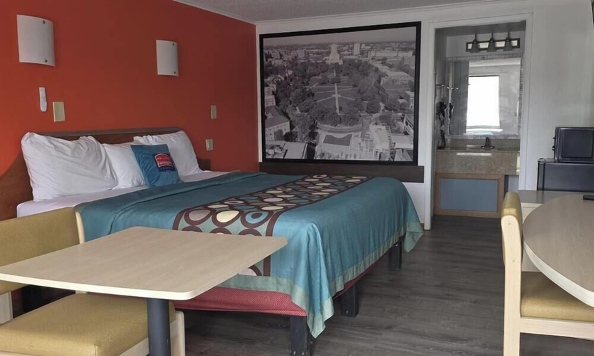 Bedroom 2, FairBridge Inn Express London, Madison