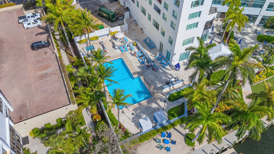 Pool 2, 2 Bedroom 2 Bathroom 2 Blocks from Beach, Broward