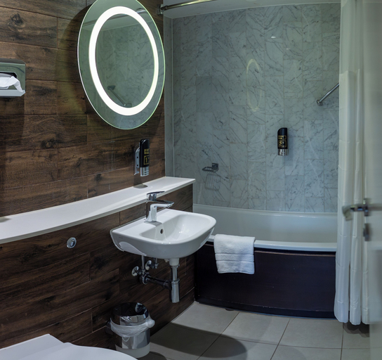 Bathroom 4, a&o London Docklands Riverside, London
