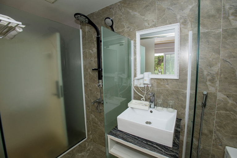 Bathroom 5, Terravia Hotel, Sa Pa