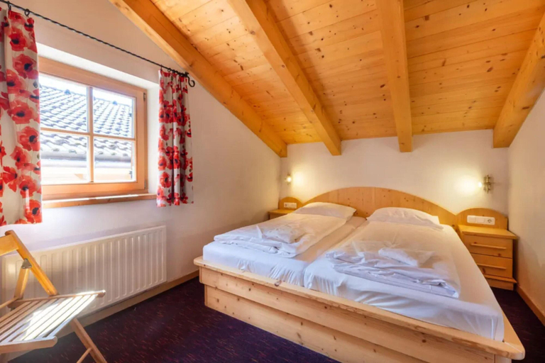 Room 3, Beautiful Alpine Chalet with Sauna, Zell am See