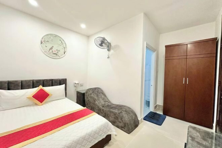 Room 5, Phú Gia 464 Nguyen Van Linh, District 7