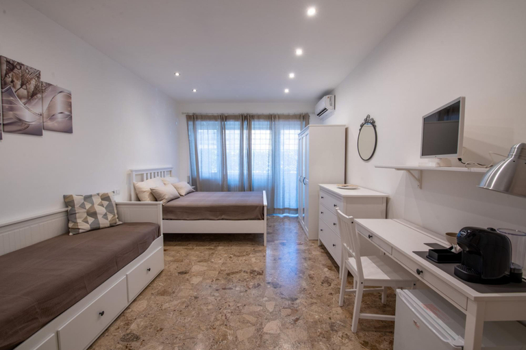 Others 4, Casa Rosa Beige e Blu, Rome
