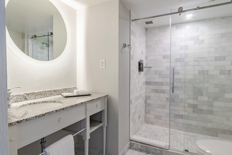 Bathroom 5, The DeSoto, Chatham