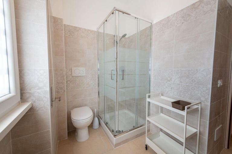 Bathroom 2, Casa Rosa Beige e Blu, Rome