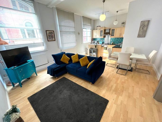 Living area 5, Charming 2 Bedroom Nottingham City Apartment, Nottingham