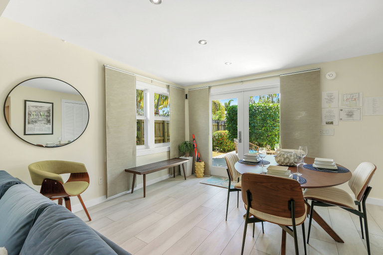 In-room dining 4, Ventur Escapade Heated Pool Guesthouse, Broward