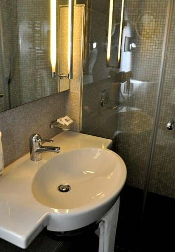 Bathroom 4, Soldanella, Maloja