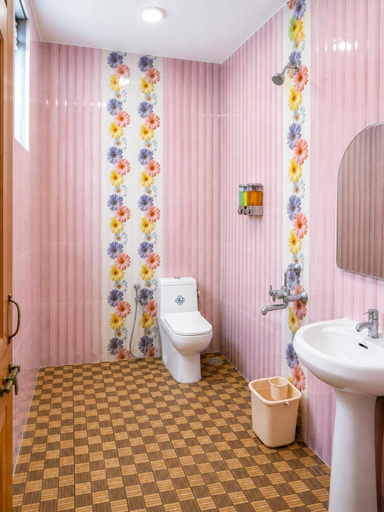 Bathroom 3, Raaj Inn, North Goa
