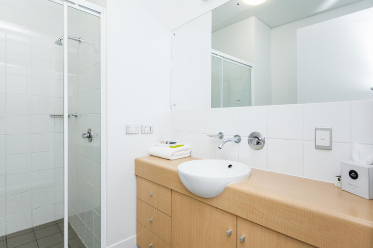 Bathroom 4, Majestic Oasis Apartments, Port Augusta