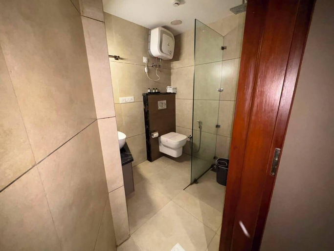 Bathroom 5, Western Blu, Delhi