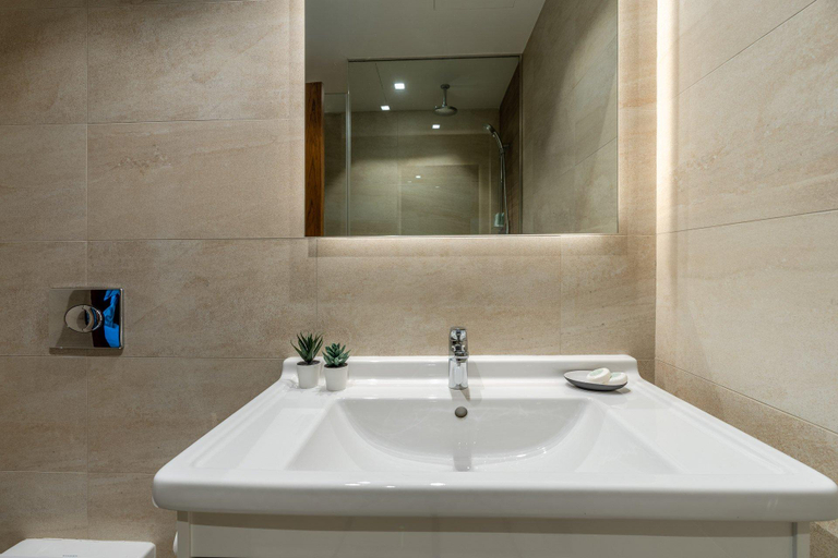 Others 3, GuestReady - 1BR Waterfront View in the Marina, Dubai