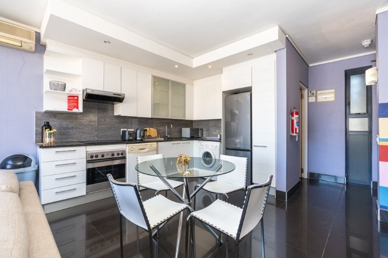 Room 2, Skyline Living Table Mountain Views, City of Cape Town